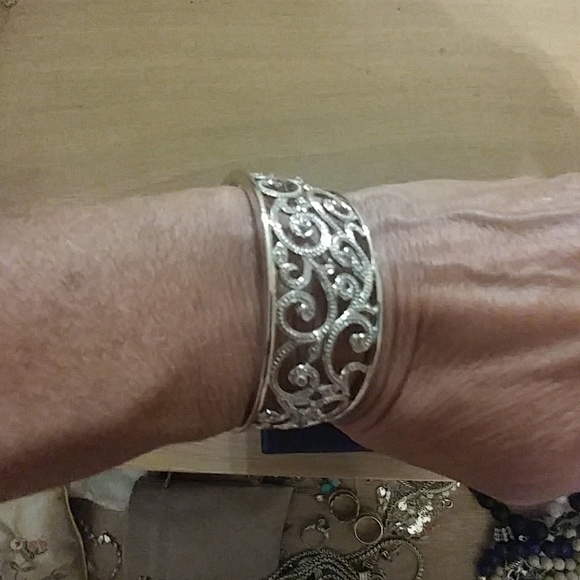 Jewelry - ❤SALE STERLING SILVER DIAMOND CUFF